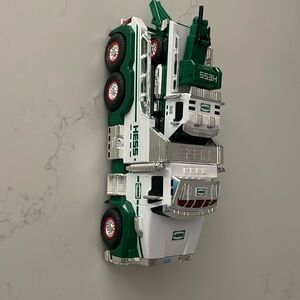 HESS TOW TRUCK RESCUE